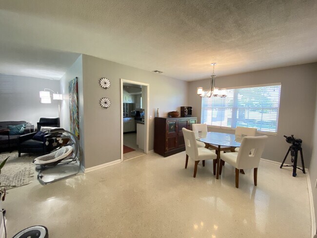 Building Photo - 2668 Bernice Ct