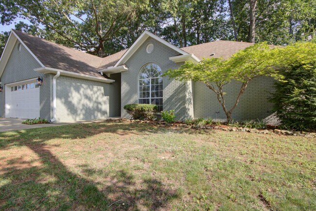 Building Photo - 205 Jarrett Ln