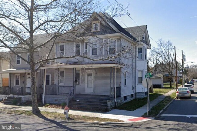 Building Photo - 675 N Broad St