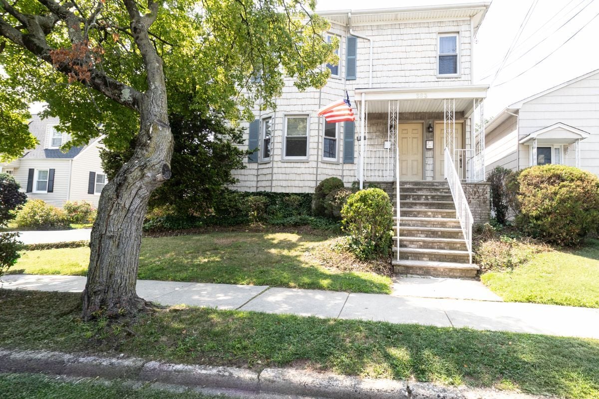 Building Photo - 563 Spruce Ave