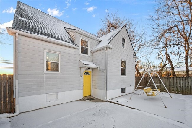 Building Photo - Charming Updated Home in the Heart of Jeffersontown