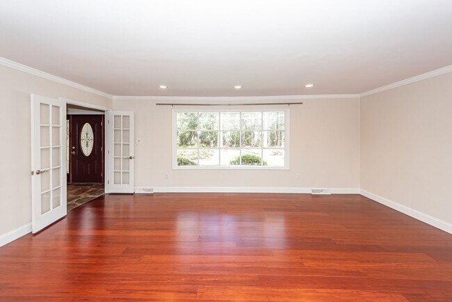 Building Photo - 4 Bedroom 2.5 Bath House in Montclair - We...