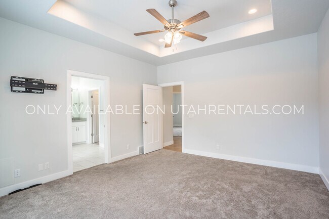 Building Photo - 472 S 230 W