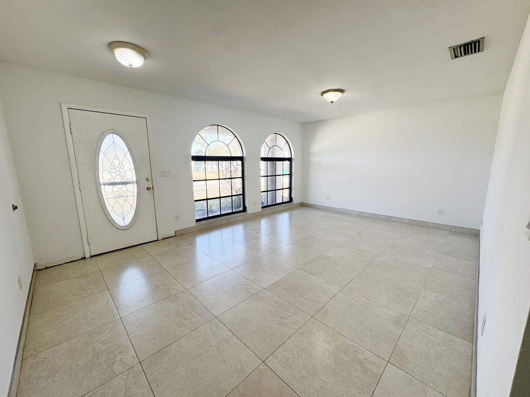 Building Photo - 630 105th Ave N