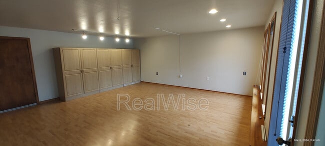 Building Photo - 355 W Selmar Ct