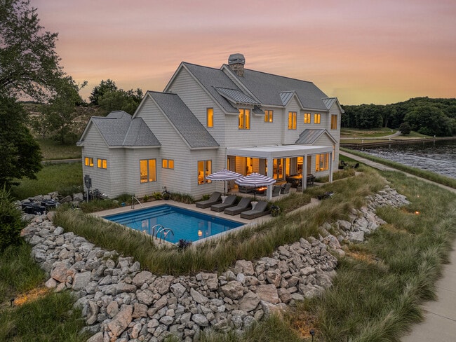 Building Photo - 6736 Saugatuck Bch Rd