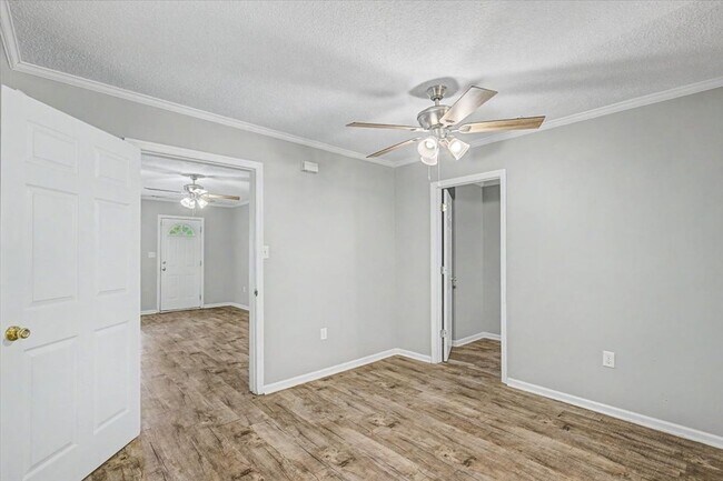 Building Photo - 2 bedroom minutes from SCAD