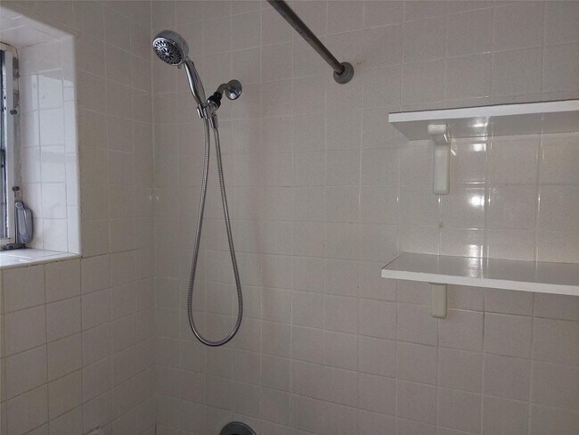 Building Photo - 3021 SW 1st Terrace