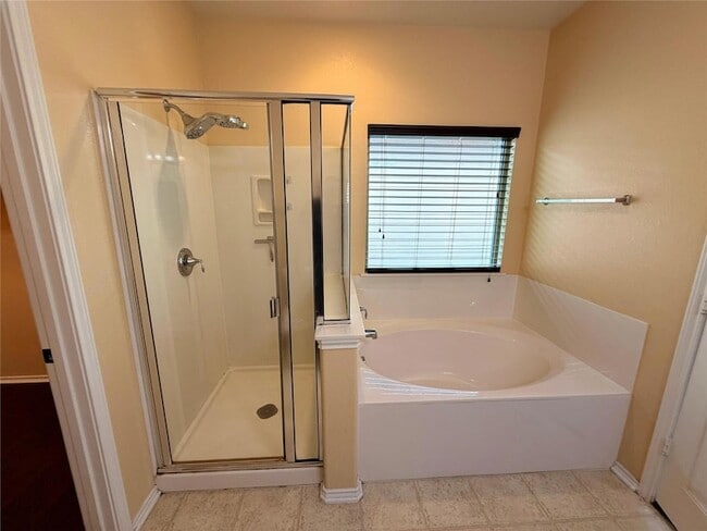 Building Photo - 1112 Strickling Dr