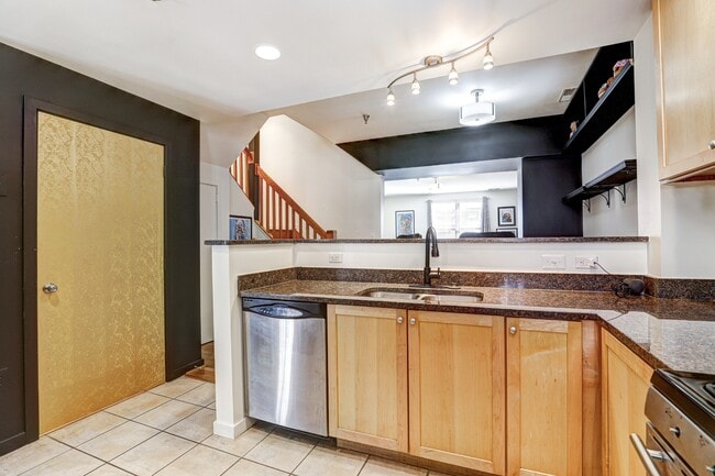 Building Photo - 1726 Aliceanna St