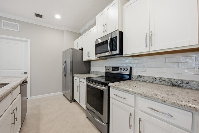 Building Photo - 4010 Tomoka Dr