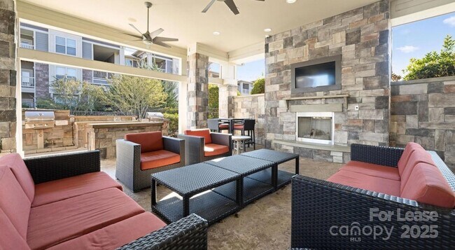 Building Photo - 121 Village Green Ln