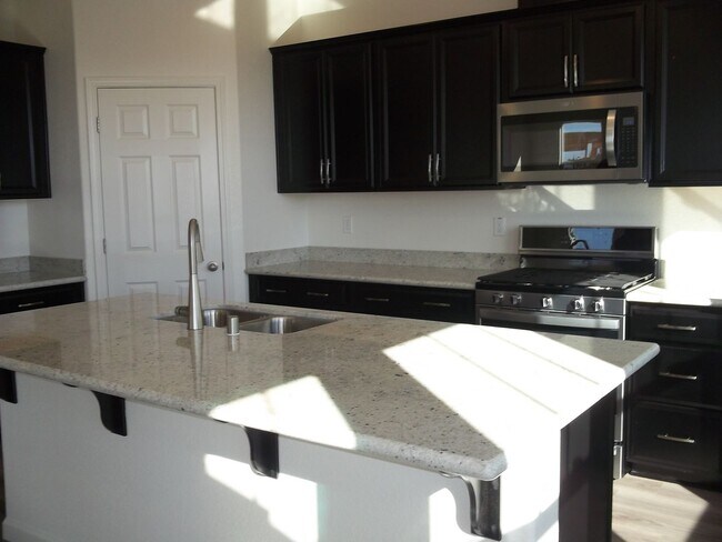 Building Photo - 7105 Encore Way