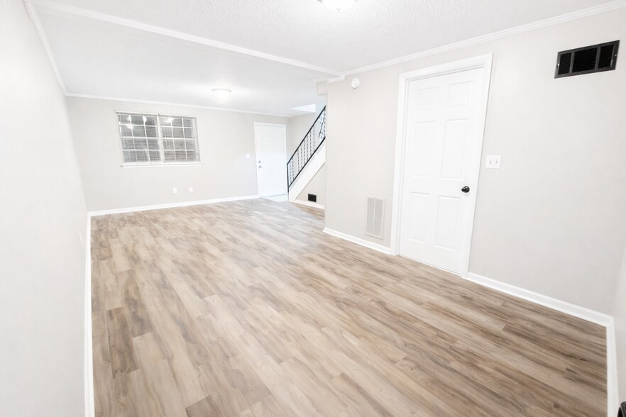 Building Photo - 5706 Wilder Rd