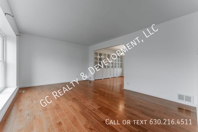 Building Photo - *** TWO WEEKS FREE RENT! 2600 SQ FT / 2 WE...