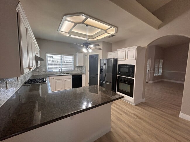 Building Photo - Designer living with extra solar panels in North Hanford.