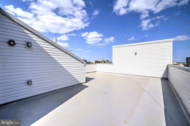 Building Photo - 1205 S 15th St