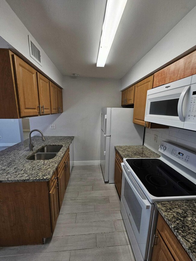 Building Photo - 1233 SW 46th Ave