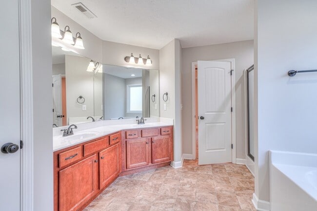 Building Photo - 1485 Round Rock Dr