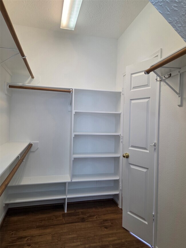 Building Photo - 4306 Lakeside Meadow Dr