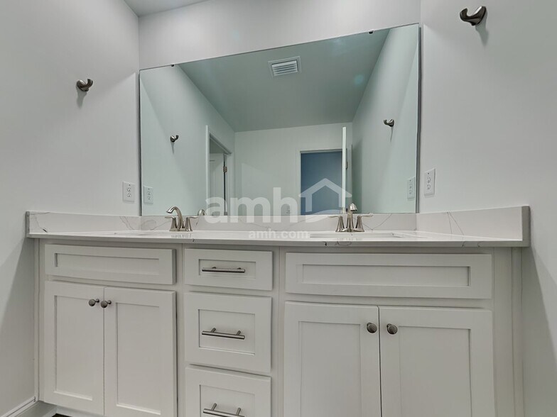 Building Photo - 168 Portside Pk Dr