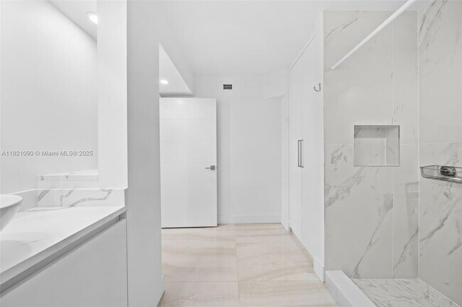 Building Photo - 230 174th St
