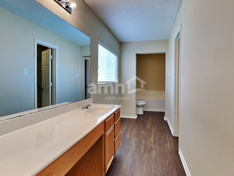 Building Photo - 205 Kissimmee Dr