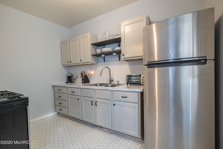 Building Photo - 416 5th St NW