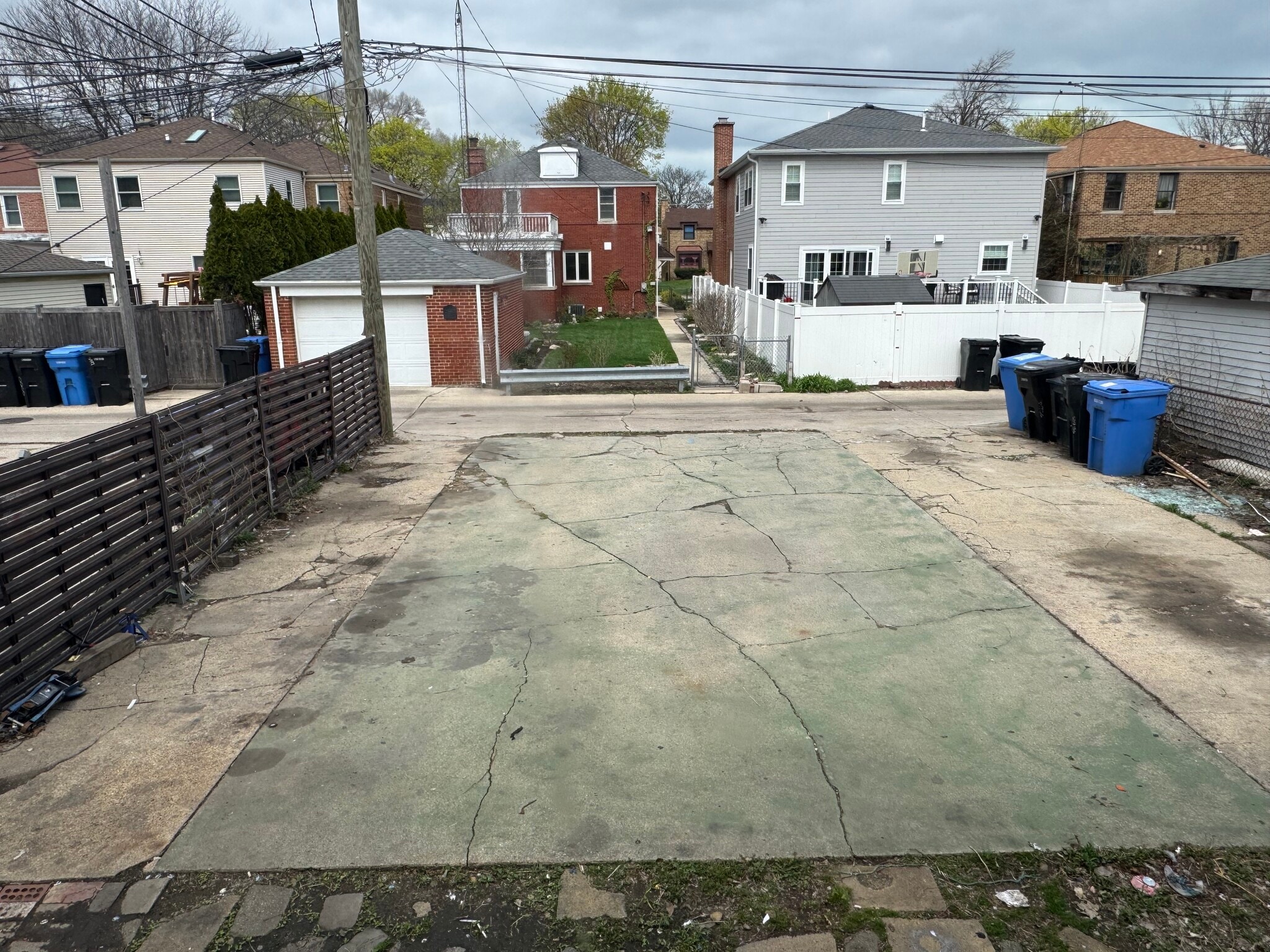 Building Photo - 2936 W Touhy Ave