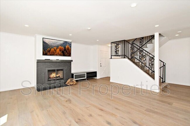 Building Photo - 122 S Guadalupe Ave