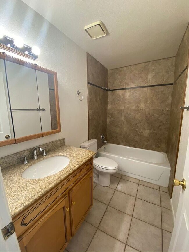 Building Photo - 5758 E 24th St