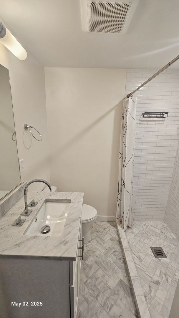 Building Photo - 3 Bed, 2 Bath Apartment in Prime Roosevelt...