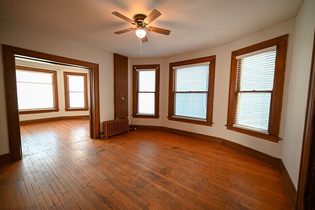 Building Photo - 405-407 W Main St - Duplex