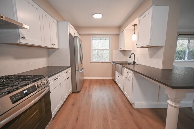 Building Photo - 7011 Stadium Dr