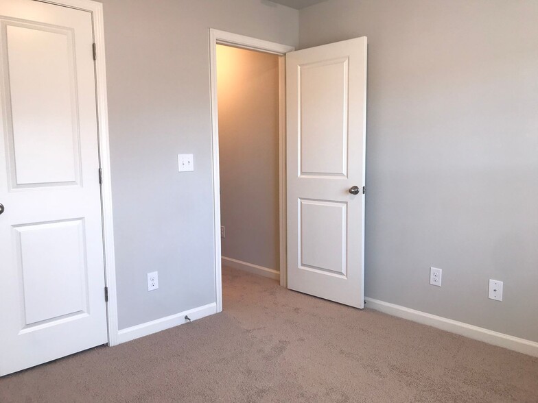Building Photo - 1550 Brookmere Way