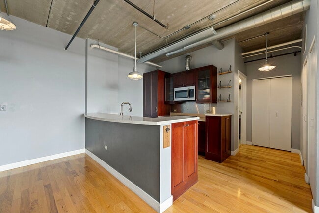 Building Photo - 10 S Dunton Ave