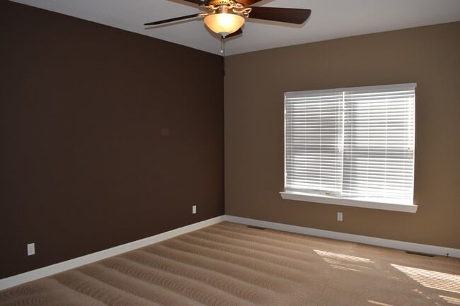 Building Photo - Gorgeous Home Located in Osage Hills Subdivision