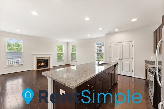 Building Photo - 7827 Crescent Park Dr