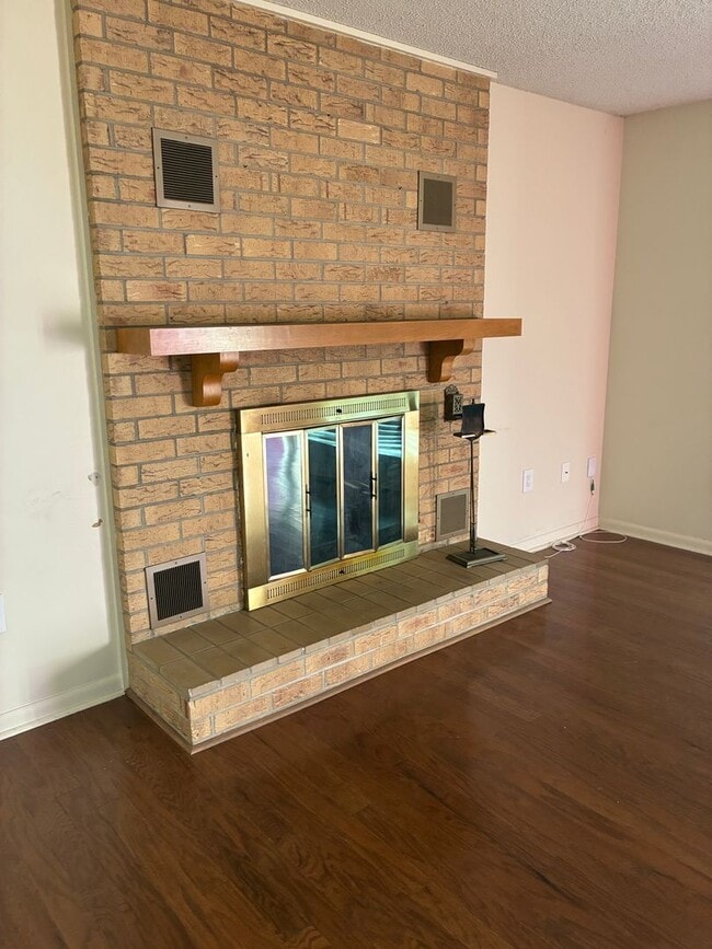 Building Photo - Chef's Kitchen! Large Home on Corner Lot with Spacious Fenced Yard