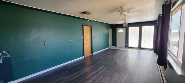 Building Photo - 655 3rd St
