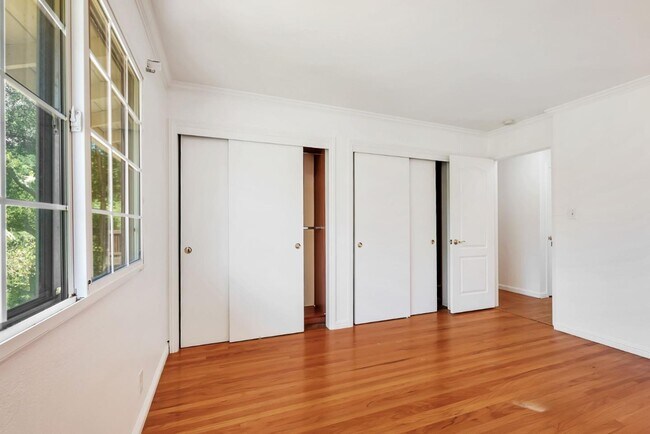 Building Photo - 17 Muth Dr