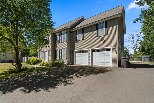 Building Photo - 802 Evergreen Ave