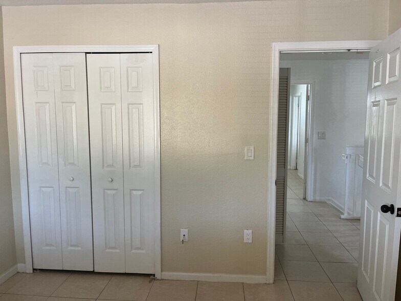 Building Photo - 2819 SE 15th Rd