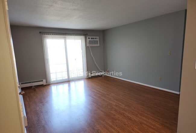 Living Room - 88 Beacon St, Unit 9