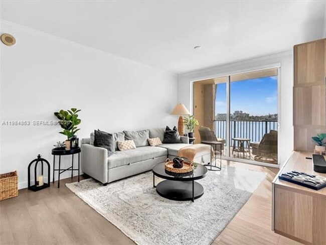 Building Photo - 17150 N Bay Rd