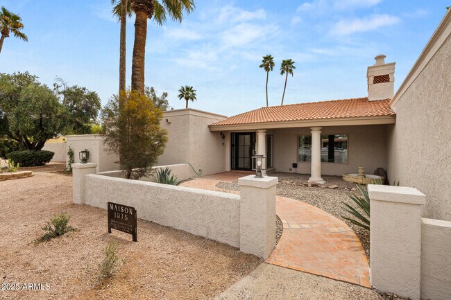 Building Photo - 7001 E Thunderbird Rd
