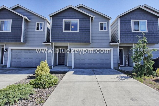 Primary Photo - 3 Bed, 2.5 Bath Townhome in Walnut Grove