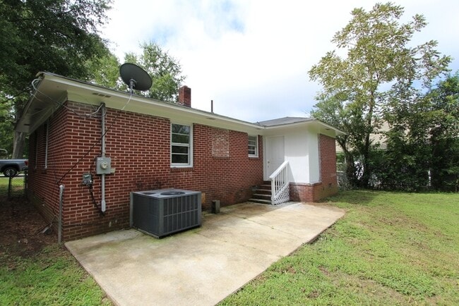 Building Photo - 504 W Elliott St