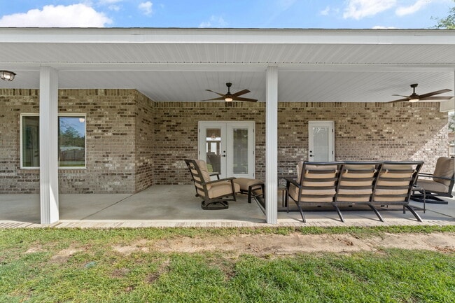 Building Photo - 5568 Micanopy Dr