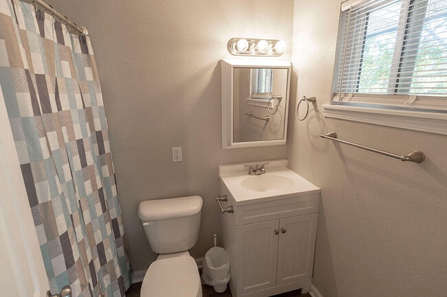 Building Photo - 105 N Garth Ave